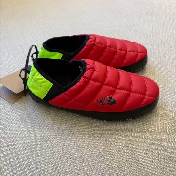 Brand New! North Face’s Men’s Thermoball Green and Red Shoes! Size 8, 9, and 11 - Picture 3 of 8